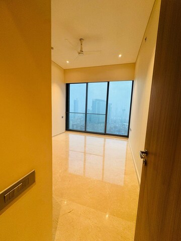 Room in 5 BHK Apartment at Rustomjee Crown, Prabhadevi – for Rent