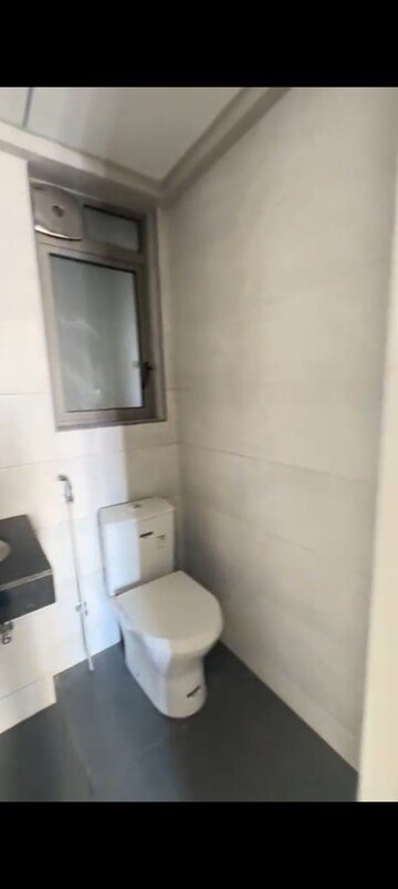 Master Bedroom in 2 BHK Apartment at Kalpataru Paramount, Kapur Bawdi – for Rent