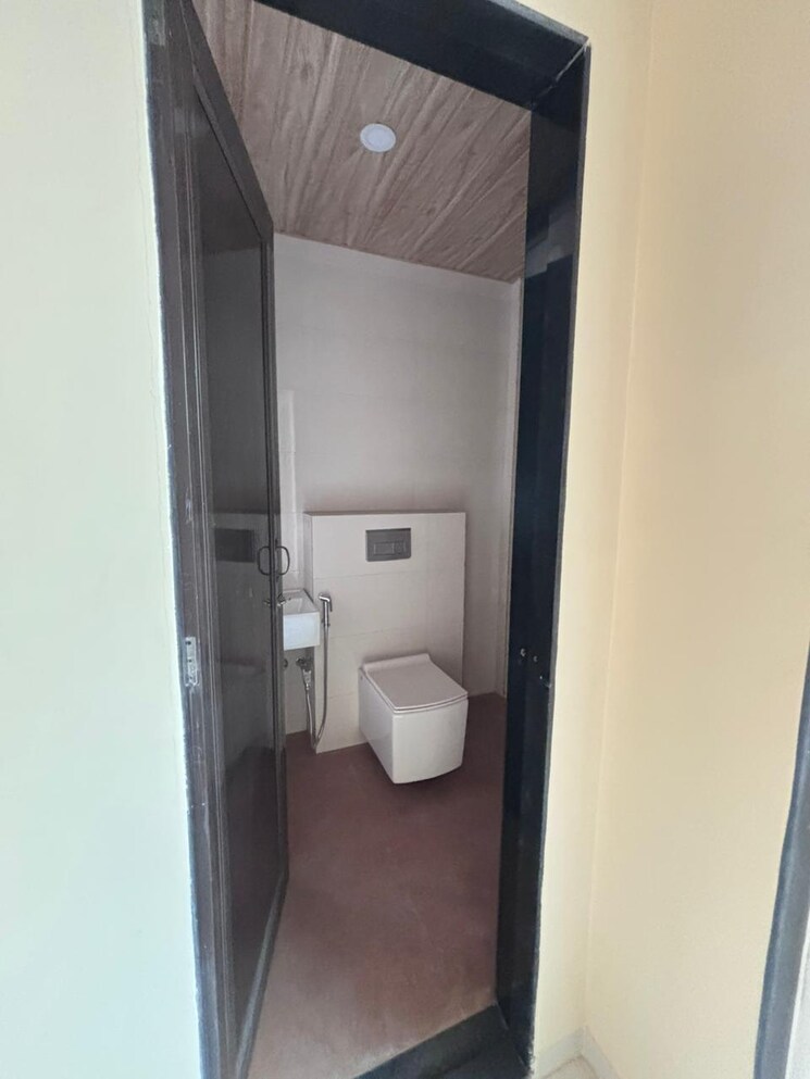 Bathroom, kharghar sector 19 3 Bedroom 2000 Sq.Ft. Apartment In Kharghar Sector 19 Navi Mumbai 9505965