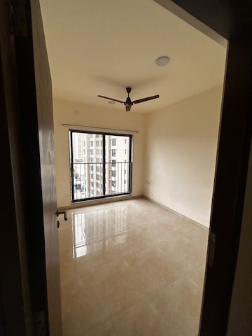 Room in 2 BHK Apartment at Sunteck Maxxworld, Tivri – for Rent