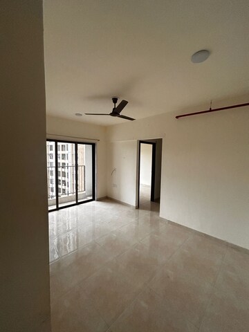 Room in 2 BHK Apartment at Sunteck Maxxworld, Tivri – for Rent