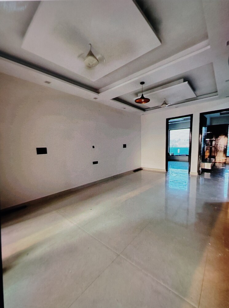 Room, sector 9 3 Bedroom 2250 Sq.Ft. Builder Floor In Sector 9 Faridabad 9505972