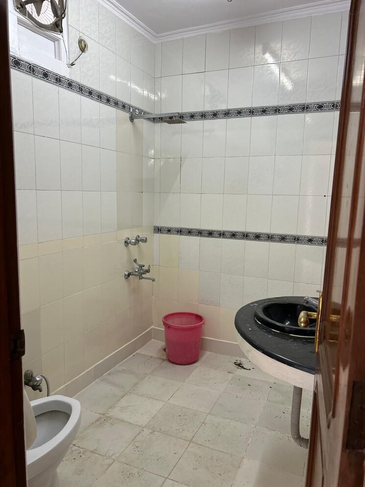 Bathroom, lajpat nagar 4 4 Bedroom 3600 Sq.Ft. Independent House In Lajpat Nagar 4 Delhi 9505979