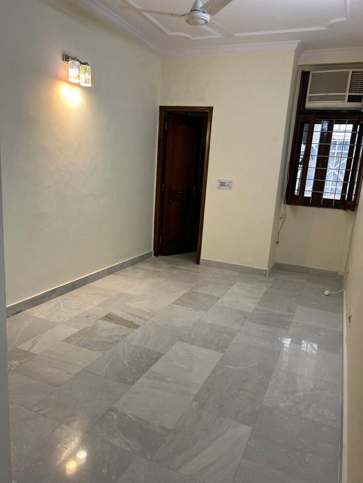 Room, lajpat nagar 4 4 Bedroom 3600 Sq.Ft. Independent House In Lajpat Nagar 4 Delhi 9505979