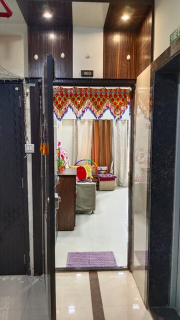 Room in 1 BHK Apartment at Bhoomi Hills, Kandivali East – for Sale