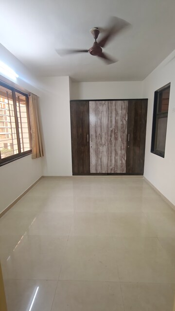 Room in 2.5 BHK Apartment at Neelkanth Palms, Kapur Bawdi – for Rent