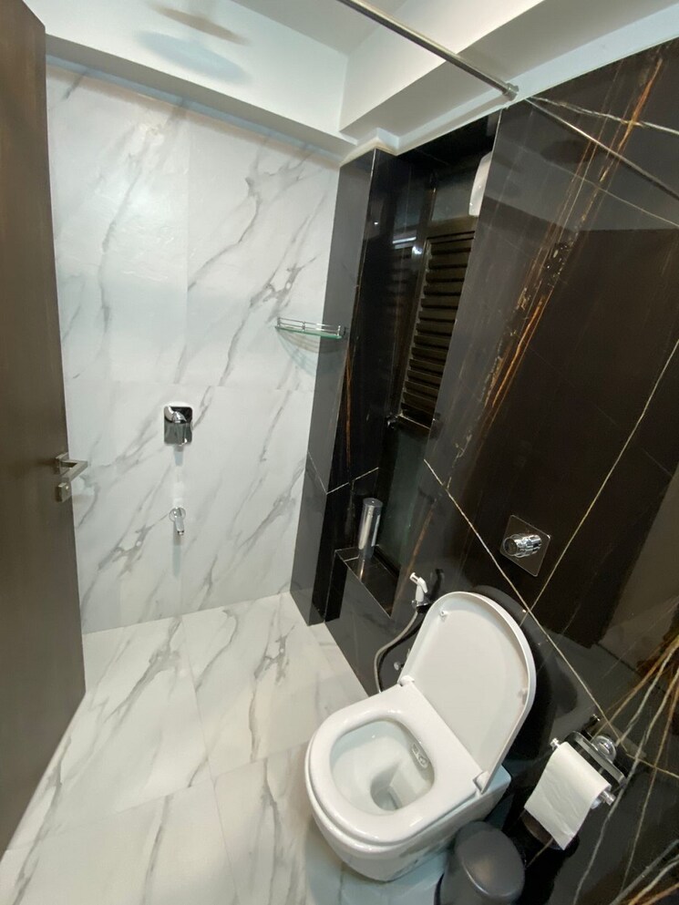 Bathroom, bandra west 3 Bedroom 1100 Sq.Ft. Apartment In Bandra West Mumbai 9505995