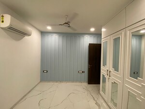 Bedroom in 3 BHK Apartment at Bandra West – for Rent