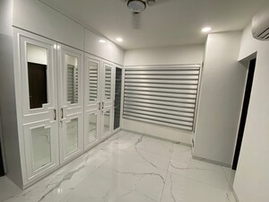 Room in 3 BHK Apartment at Bandra West – for Rent