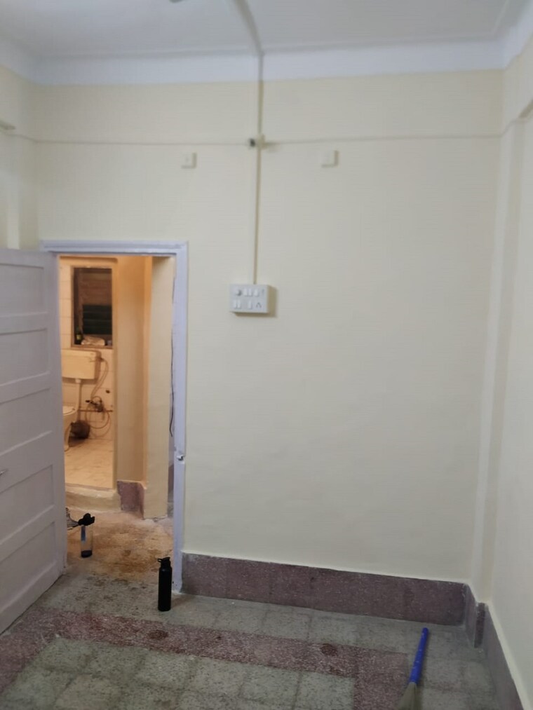 Bathroom, khar west 1 Bedroom 500 Sq.Ft. Apartment In Khar West Mumbai 9506018