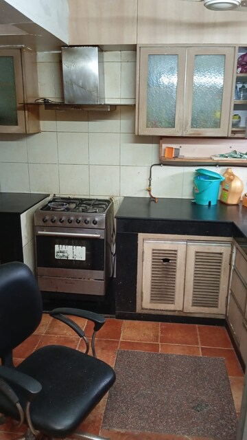 Furnished Amenities in 3 BHK Builder Floor at Anand Niketan – for Rent