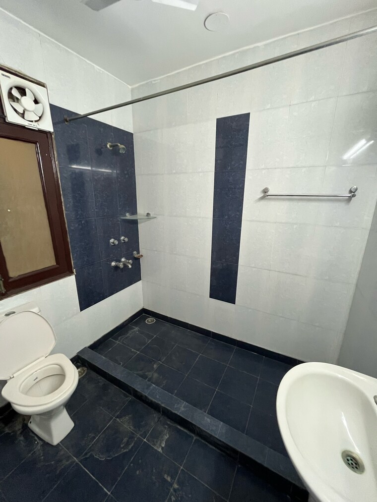 Bathroom, ansal-sushant-lok-i 3 Bedroom 1658 Sq.Ft. Builder Floor In Sector 43 Gurgaon 9506023