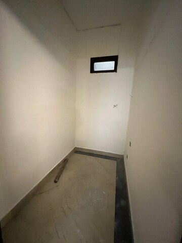 Room in 3 BHK Builder Floor at Ansal Sushant Lok I, Sector 43 – for Rent