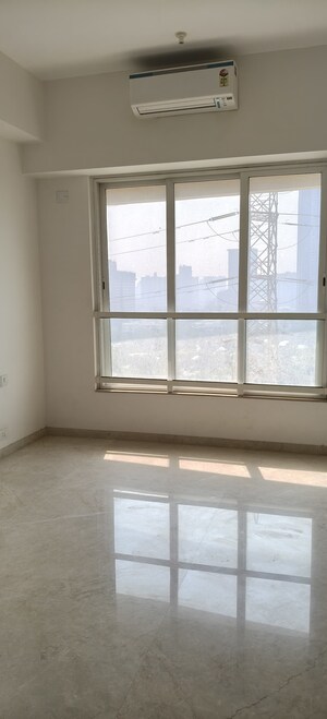 Room in 3 BHK Apartment at Kalpataru Radiance, Goregaon West – for Sale