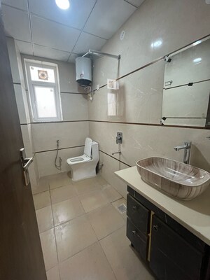 Bathroom in 3 BHK Builder Floor at Ardee Mall, Sector 52a – for Rent