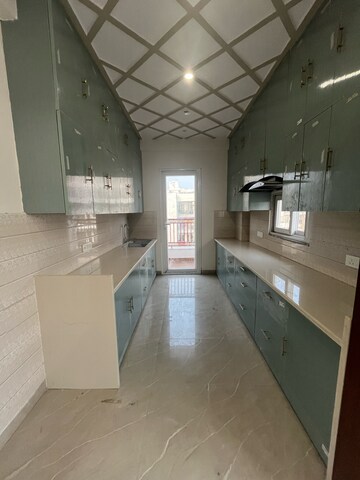 Kitchen in 3 BHK Builder Floor at Ardee Mall, Sector 52a – for Rent