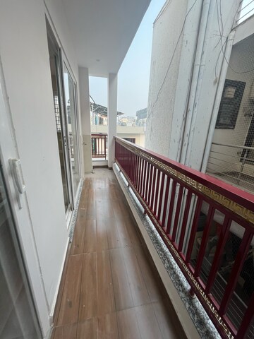 Balcony in 3 BHK Builder Floor at Ardee Mall, Sector 52a – for Rent