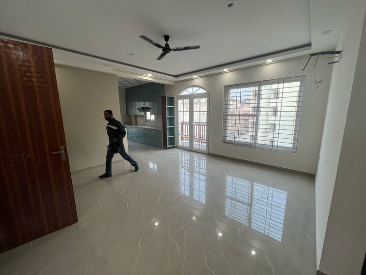 Room, ardee-mall 3 Bedroom 1745 Sq.Ft. Builder Floor In Sector 52a Gurgaon 9506028