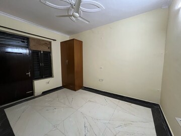 Room in 2.5 BHK Builder Floor at Sector 45 – for Rent