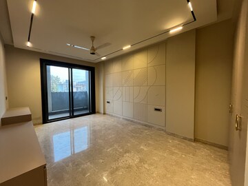Room in 4 BHK Builder Floor at Ansal Sushant Lok I, Sector 43 – for Rent