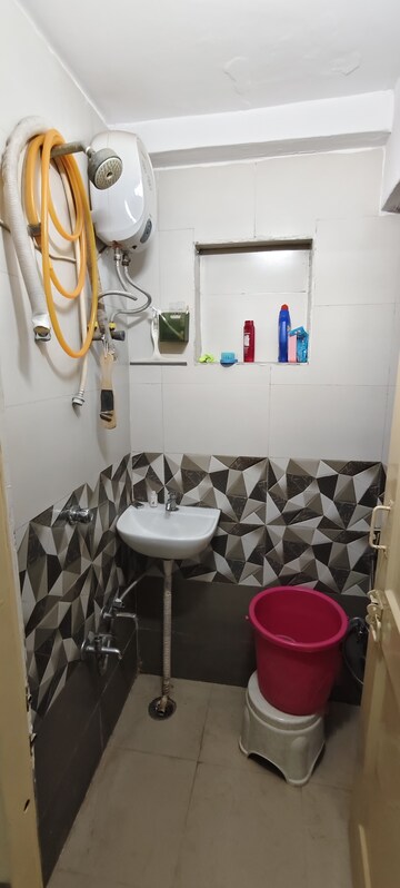 Bathroom in 1 BHK Apartment at Golf Links – for Rent
