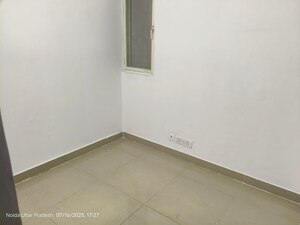 Room in 2 BHK Apartment at Express Zenith, Sector 77 – for Rent