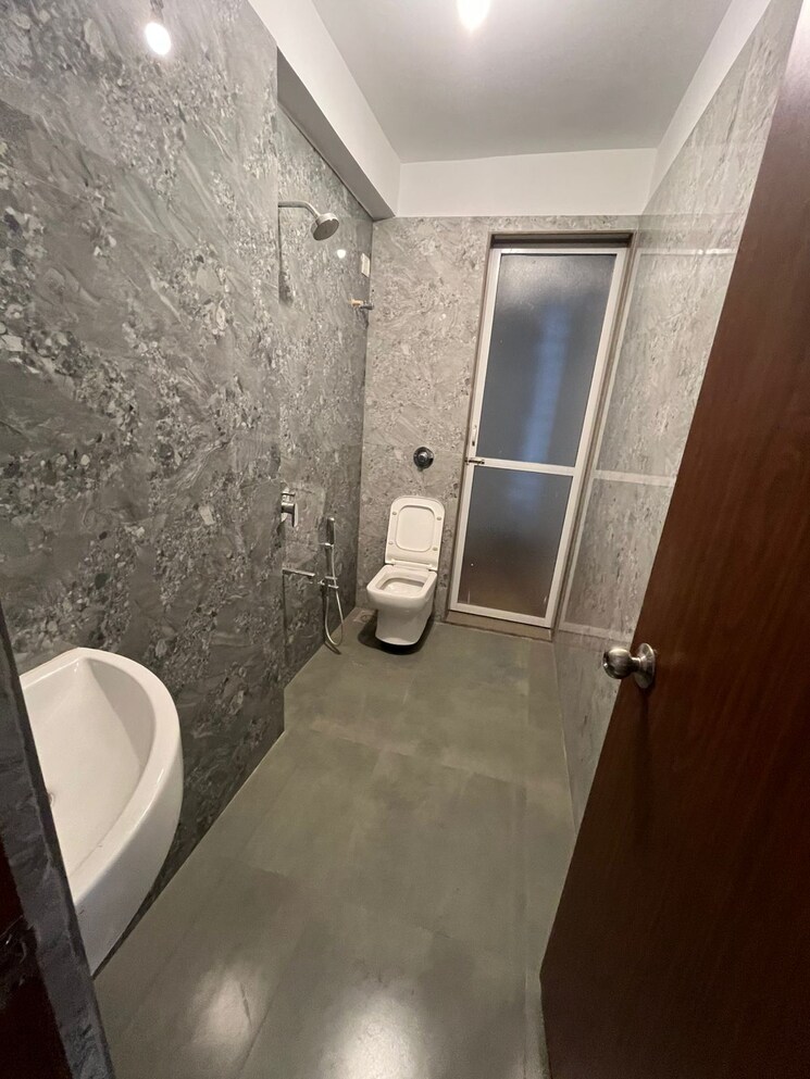 Bathroom, naupada 2 Bedroom 770 Sq.Ft. Apartment In Naupada Thane 9506165