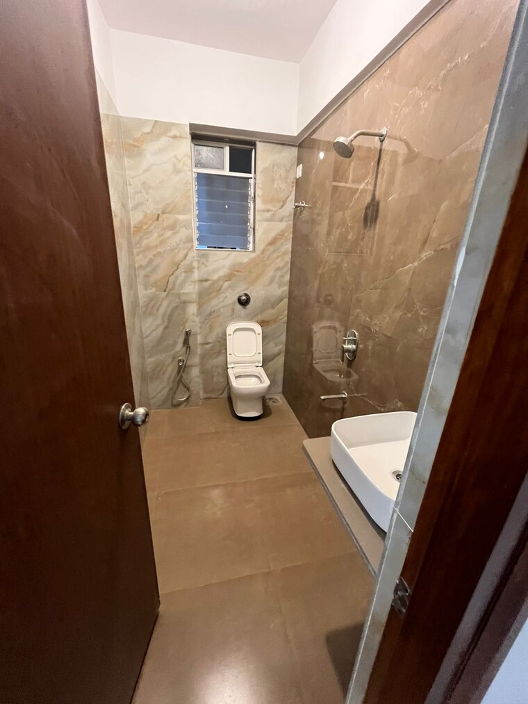 Bathroom, naupada 2 Bedroom 770 Sq.Ft. Apartment In Naupada Thane 9506165