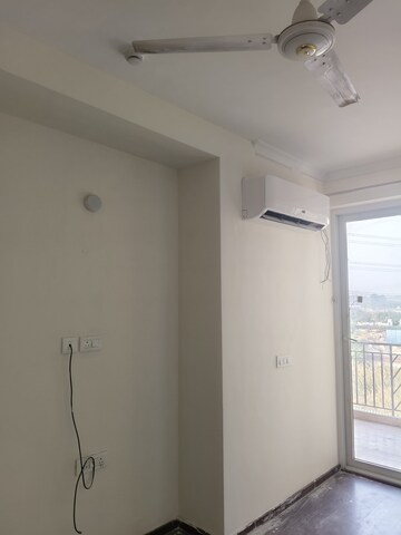 Room in 3 BHK Apartment at Pareena Coban Residences, Sector 99a – for Rent