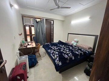 Bedroom in 2 BHK Apartment at DLF Star Mall, Sector 30 – for Rent