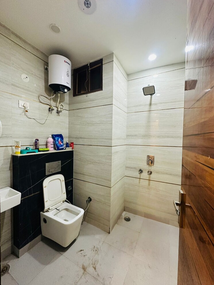 Bathroom, dwarka mor 2 Bedroom 675 Sq.Ft. Builder Floor In Dwarka Mor Delhi 9506229