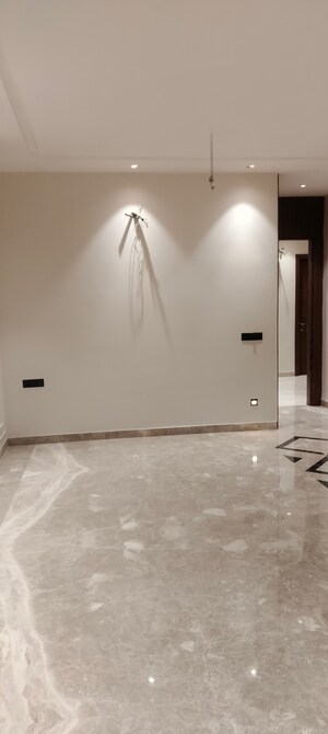 Room in 3 BHK Builder Floor at Janakpuri – for Sale