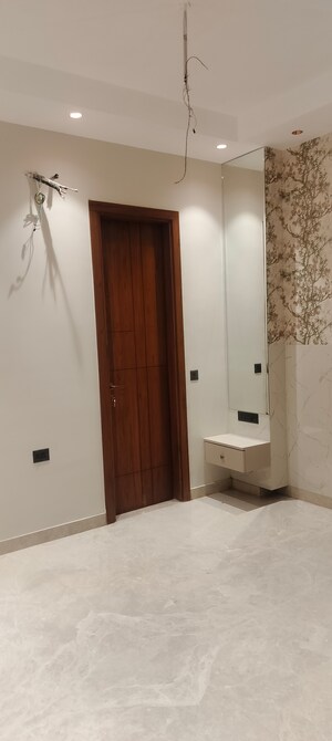 Room in 3 BHK Builder Floor at Janakpuri – for Sale