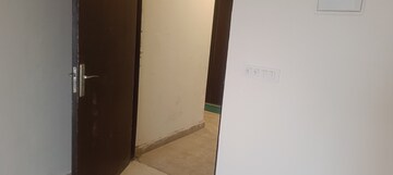 Room in 2 BHK Apartment at Signature Global City 63A, Sector 63a – for Rent