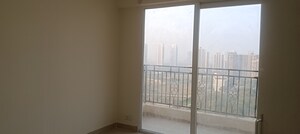 Room in 2 BHK Apartment at Signature Global City 63A, Sector 63a – for Rent