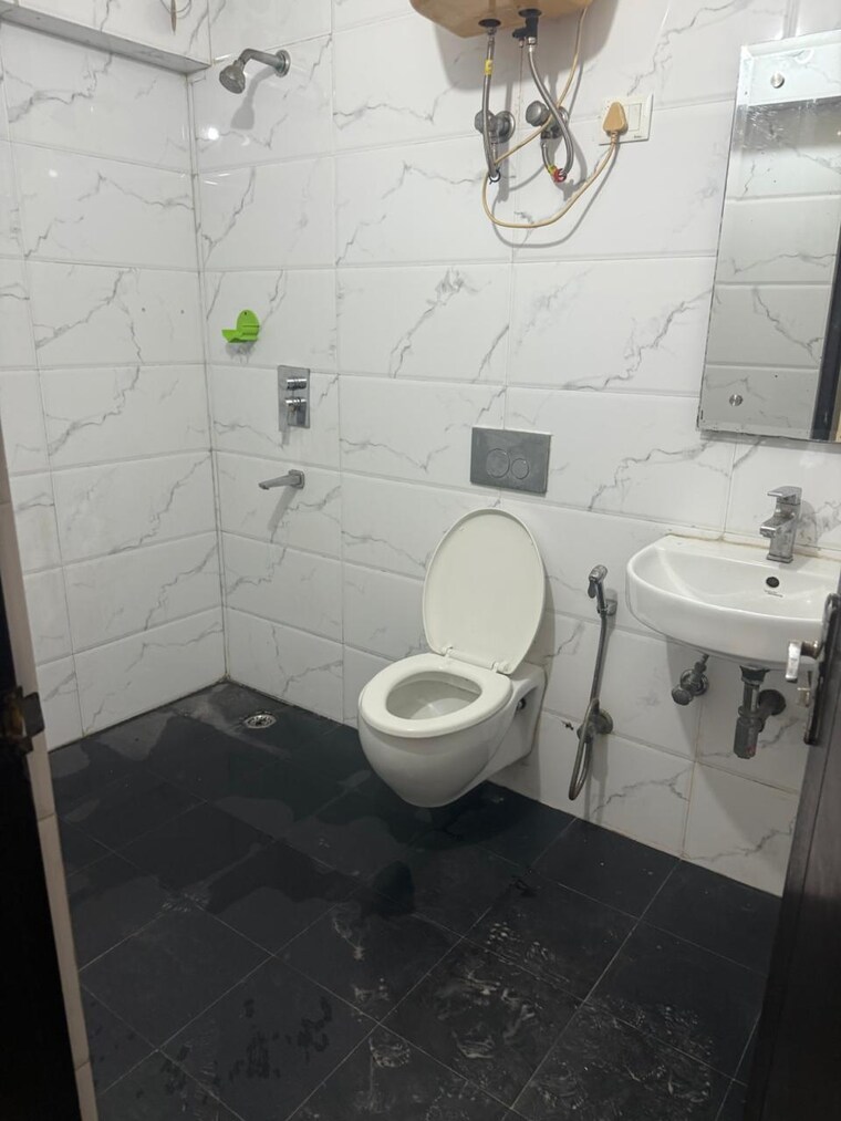 Bathroom, vasant kunj 1 Bedroom 600 Sq.Ft. Apartment In Vasant Kunj Delhi 9506267
