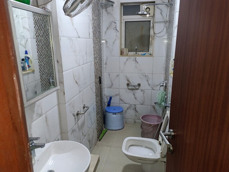 Bathroom, vijay-khetan-krishna-residences 2 Bedroom 818 Sq.Ft. Apartment In Andheri East Mumbai 9506276