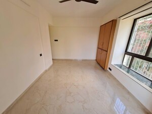 Room in 3 BHK Apartment at Lunkad Goldcoast, Viman Nagar – for Rent