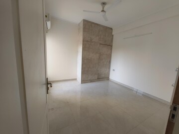 Room in 2.5 BHK Apartment at Shree Vardhman Victoria, Sector 70 – for Rent