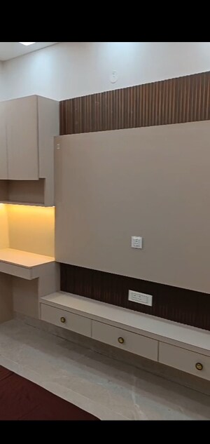 Furnished Amenities in 4 BHK Builder Floor at Dwarka Mor – for Sale