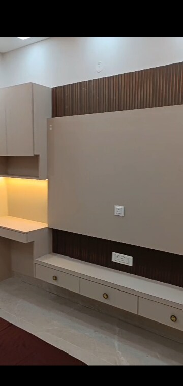 Furnished Amenities in 4 BHK Builder Floor at Dwarka Mor – for Sale