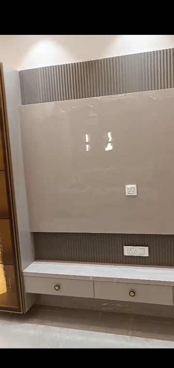 Room in 4 BHK Builder Floor at Dwarka Mor – for Sale