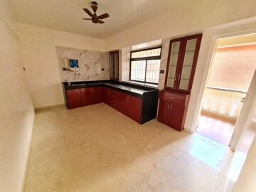 Room in 4 BHK Apartment at Lunkad Goldcoast, Viman Nagar – for Rent
