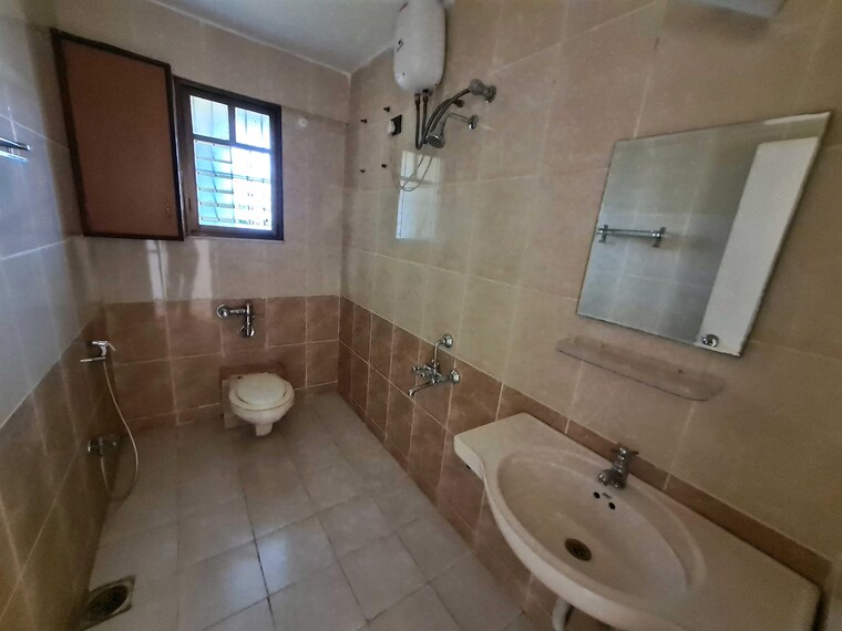 Bathroom, lunkad-goldcoast 4 Bedroom 1820 Sq.Ft. Apartment In Viman Nagar Pune 9506291