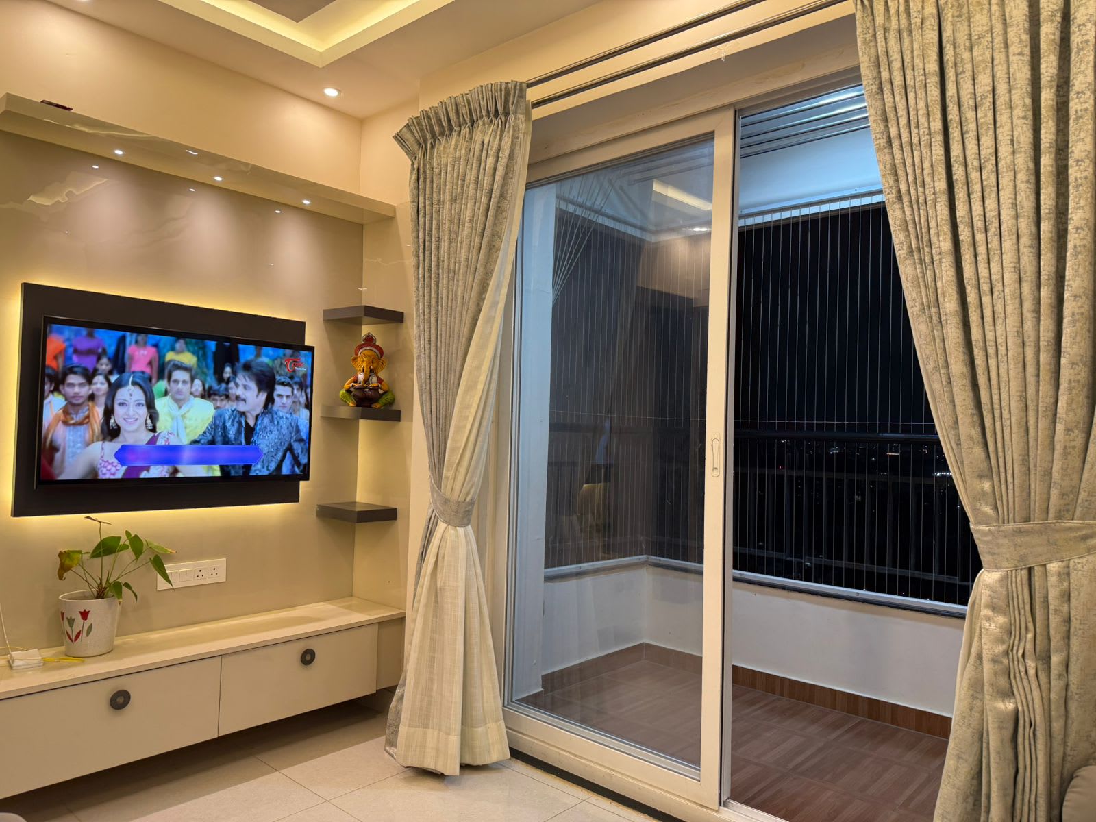 1 BHK 700 Sq.Ft. Apartment in Pashmina Waterfront