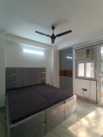 Room in 2 BHK Builder Floor at Saket – for Rent