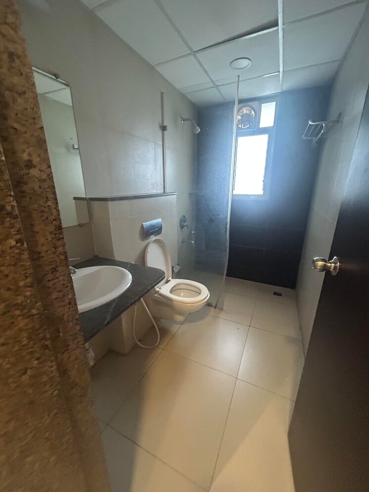 Bathroom, kolte-patil-tuscan-estate 3 Bedroom 1685 Sq.Ft. Apartment In Kharadi Pune 9506309