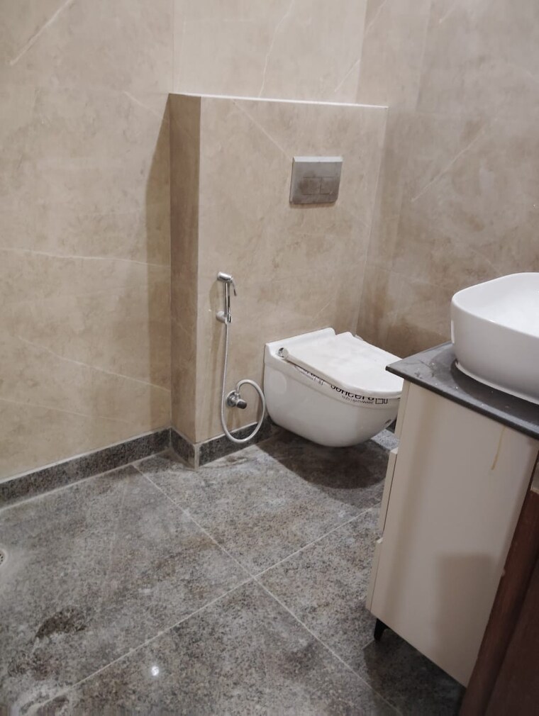 Bathroom, kalkaji 1.5 Bedroom 500 Sq.Ft. Builder Floor In Kalkaji Delhi 9506322
