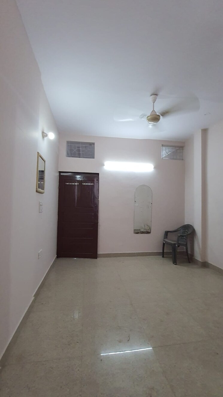 Room, kalkaji 1.5 Bedroom 500 Sq.Ft. Builder Floor In Kalkaji Delhi 9506322