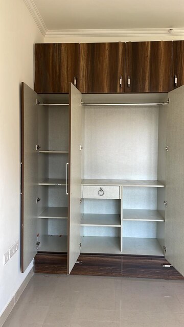 Room in 3 BHK Apartment at Sector 104 – for Rent